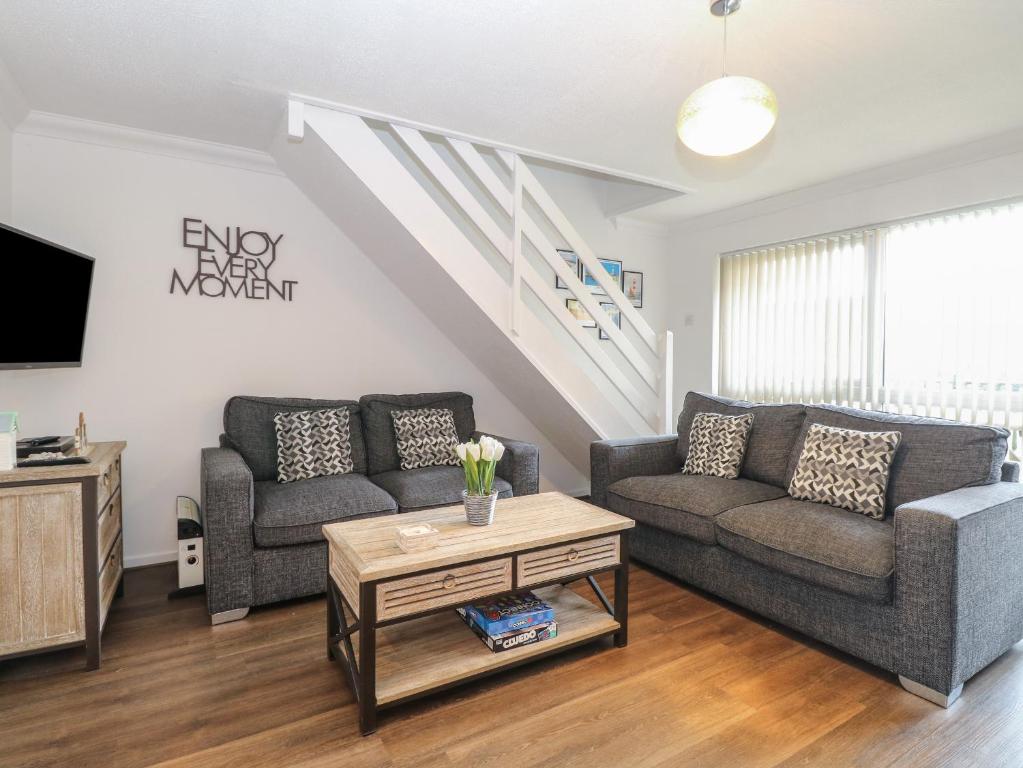 102 Waterside Park 6