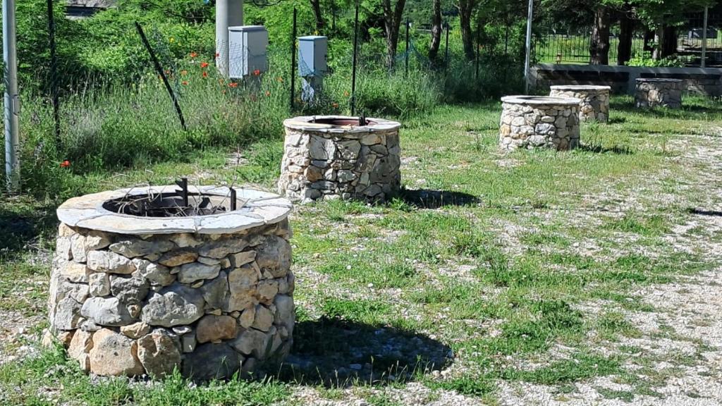 Aed väljaspool majutusasutust Orsa Maggiore Rifugio