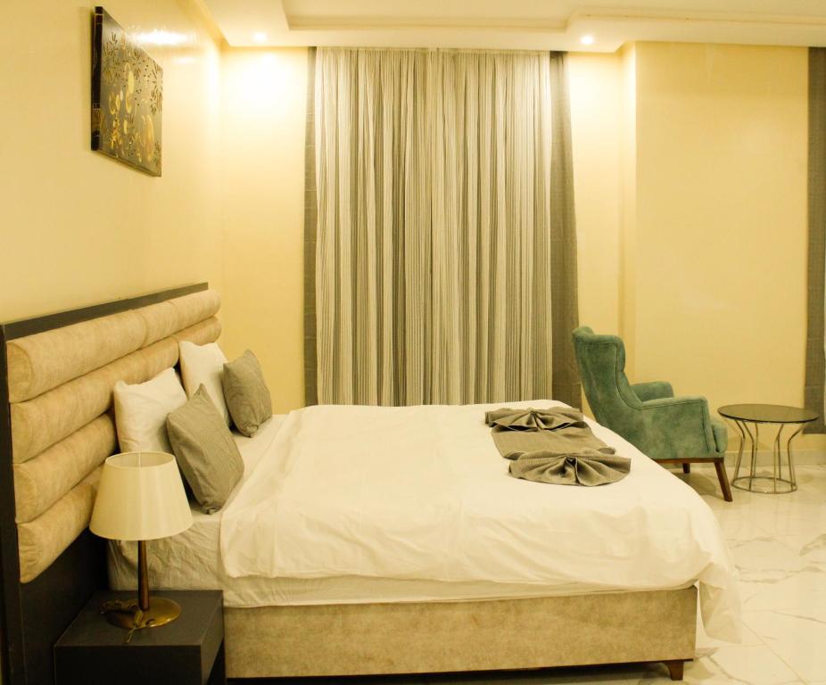 Postel nebo postele na pokoji v ubytování Urban Hotel Suites