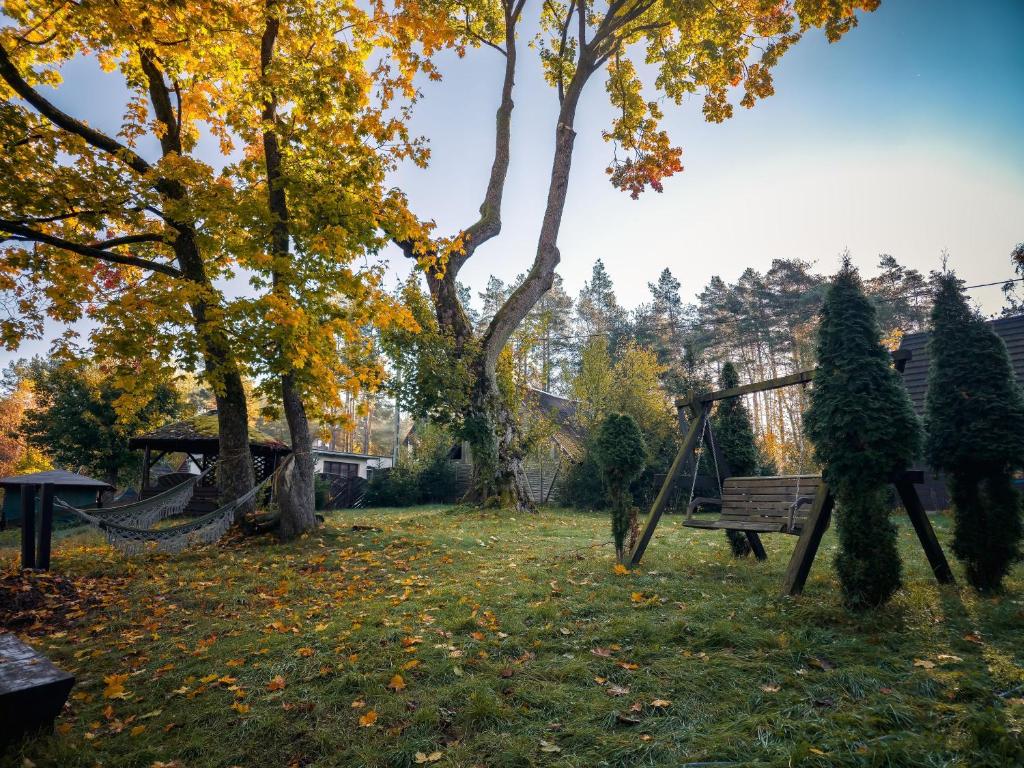 Um jardim no exterior de Dom na Kaszubach Lektura