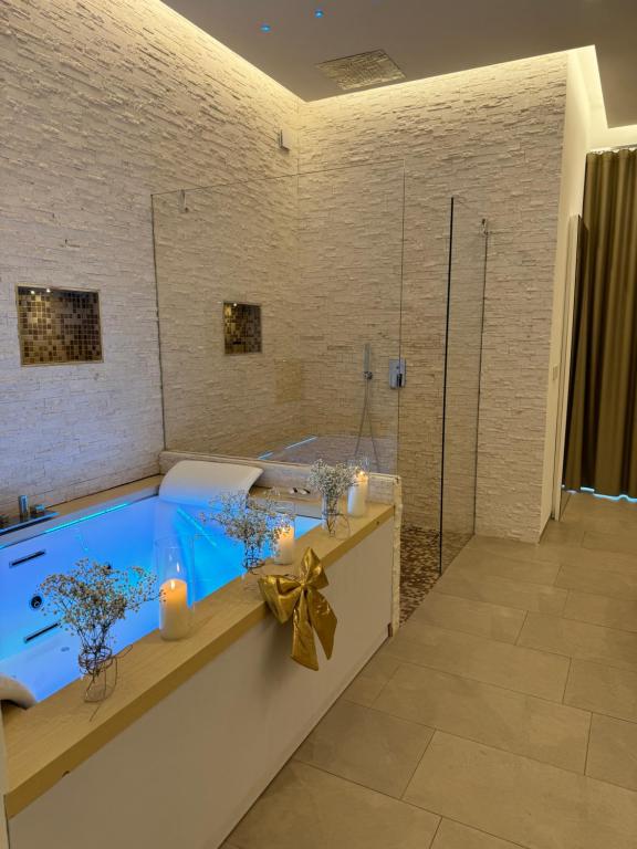 The swimming pool at or close to Romantic Suite