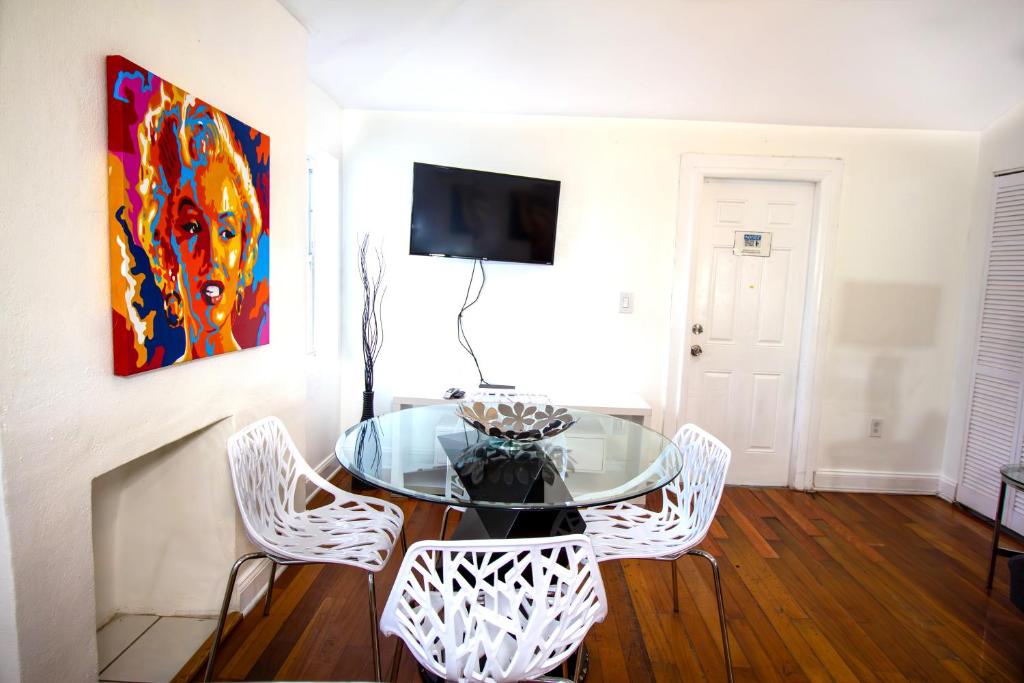 Hispaniola Apartments Part of the Oasis Casita Collection - Two-Bedroom Apartment