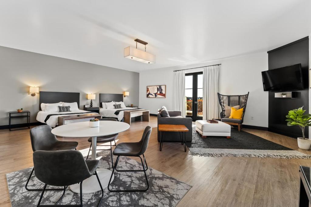 Hotel Casa 425 + Lounge, A Four Sisters Inn - Executive Double Queen (ADA)