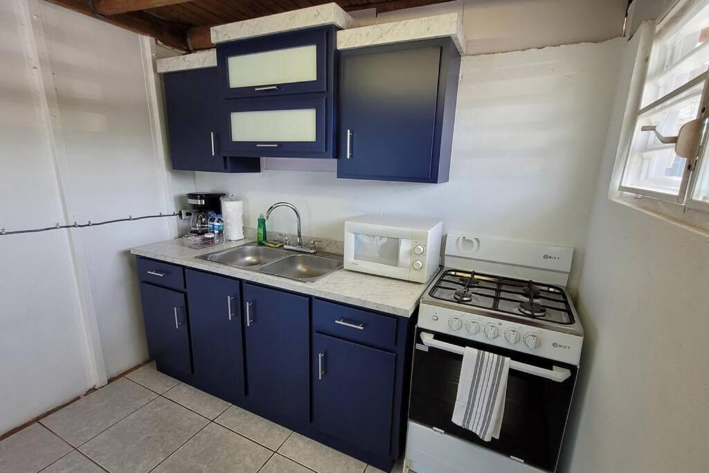 Una cocina o cocineta en Container 1 with pool, free wifi fully equiped