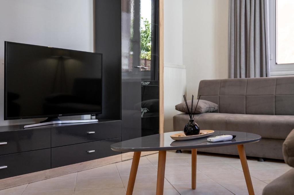 A television and/or entertainment centre at Casa Centrale ad Argostoli!
