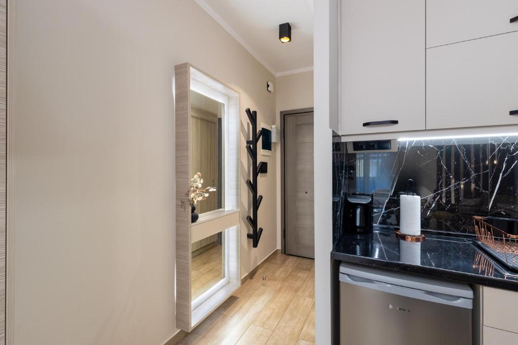 COZY DOWNTOWN APARTMENT - 10