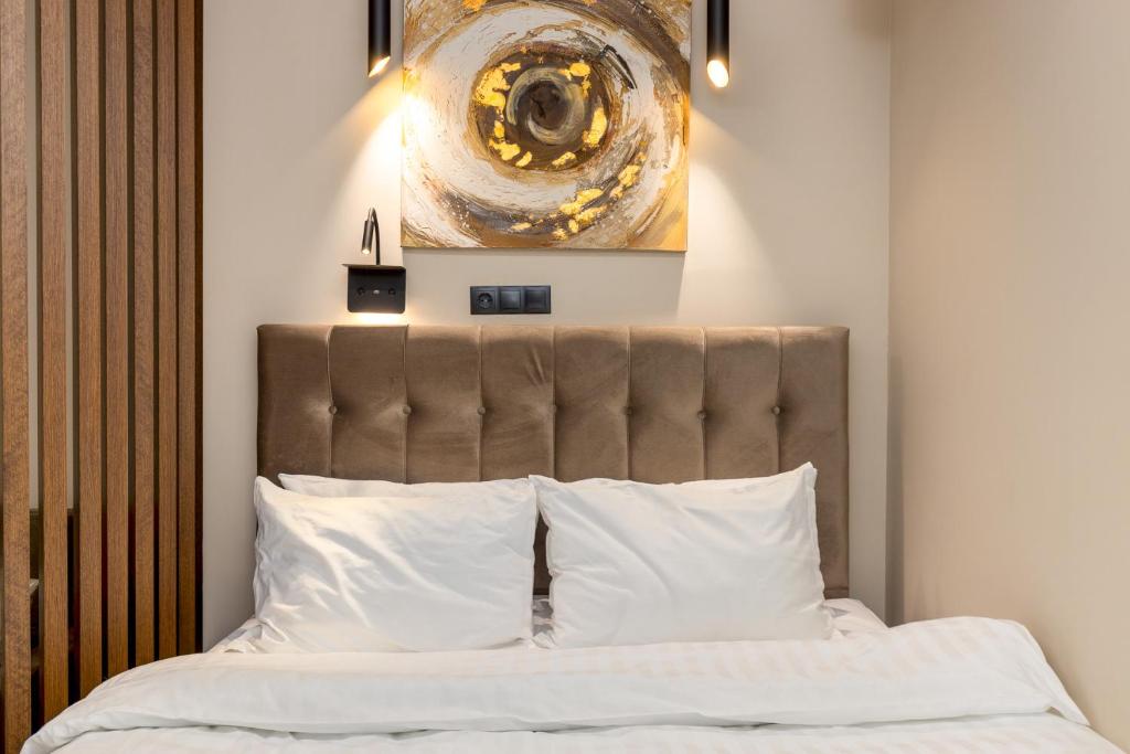 COZY DOWNTOWN APARTMENT - 9