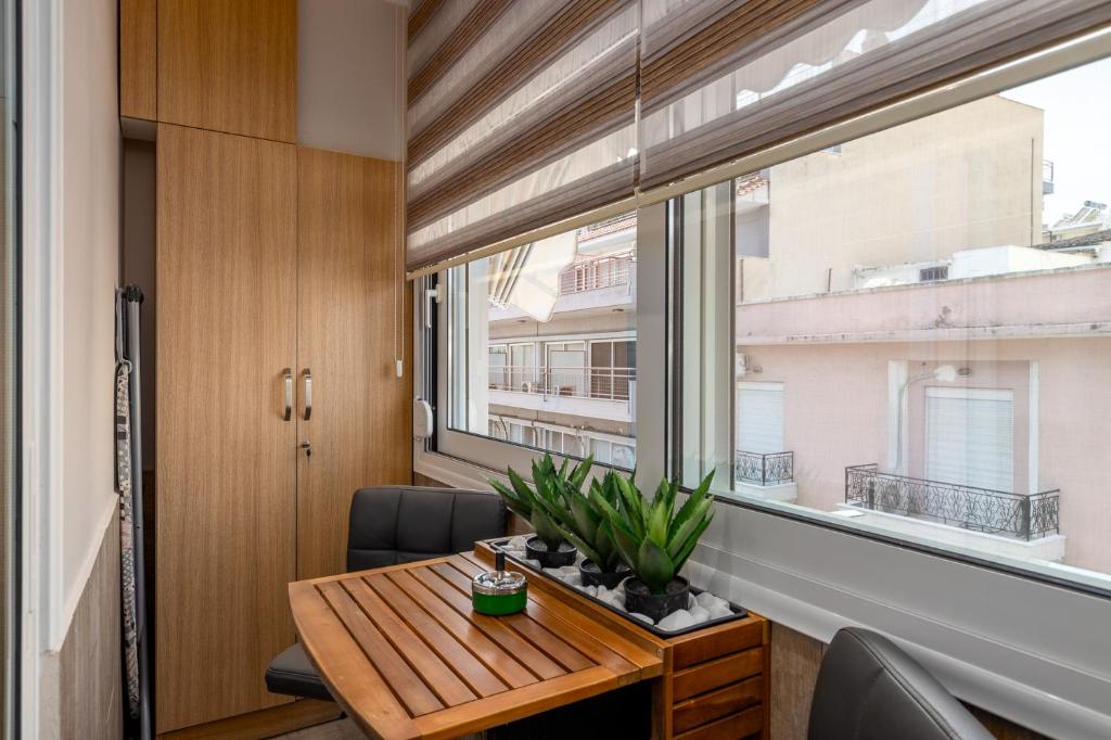 COZY DOWNTOWN APARTMENT - 11