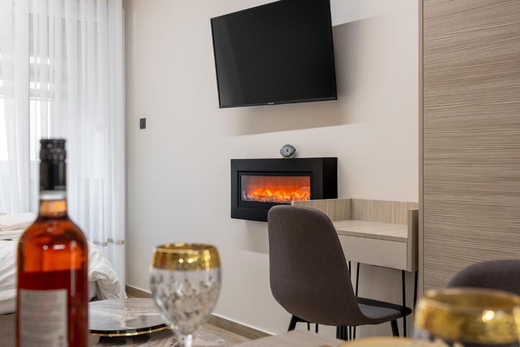 COZY DOWNTOWN APARTMENT - 7