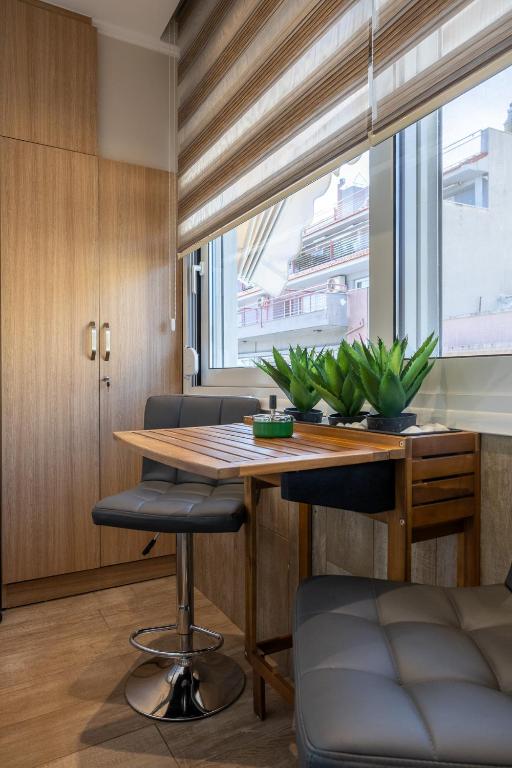 COZY DOWNTOWN APARTMENT - 15