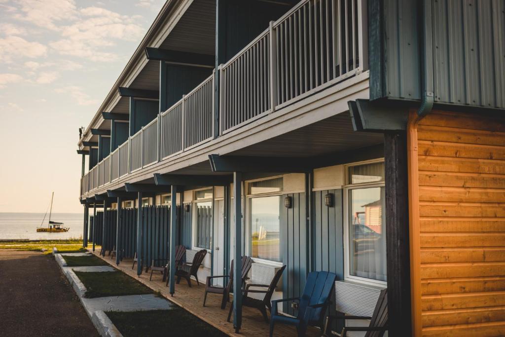 Un balcón o terraza en Riôtel Carleton-sur-Mer