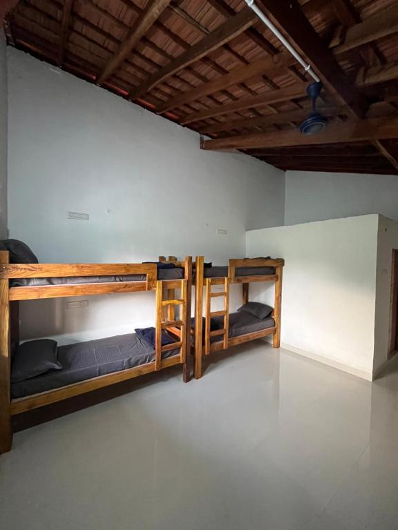 Absolute paradise - Cama Em Quarto De Dormitório De 6 Camas