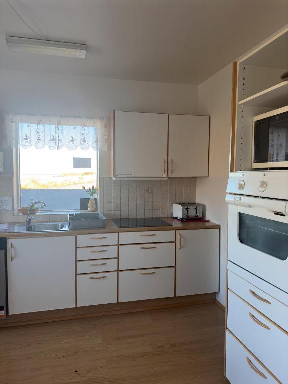 Kuchyň nebo kuchyňský kout v ubytování Grund í Grundarfirði Economy Guesthouse