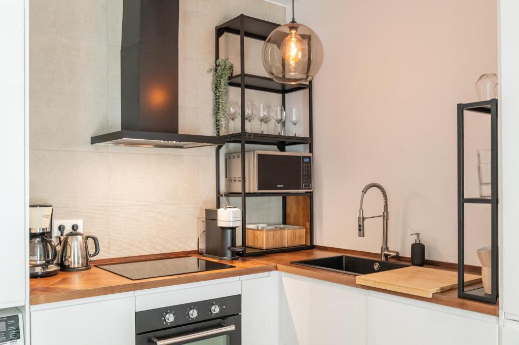 Kuchyňa alebo kuchynka v ubytovaní Urban Chic Loft Malaga City Center
