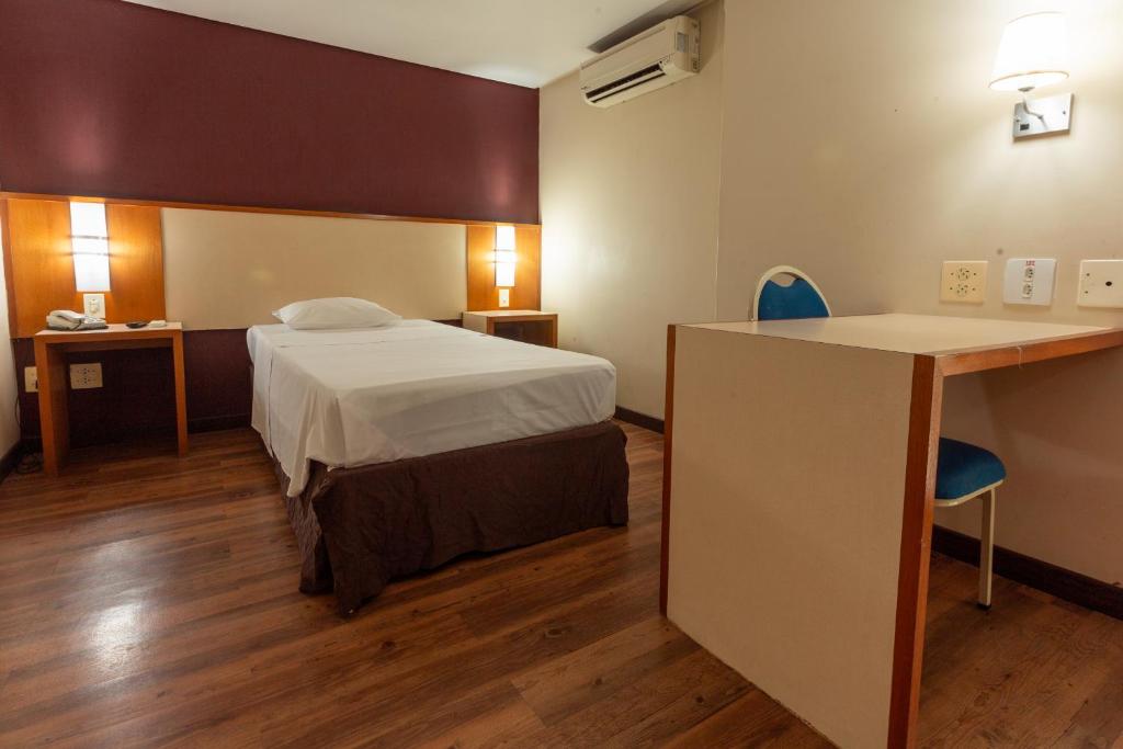 Cama ou camas em um quarto em Rede Andrade CWB