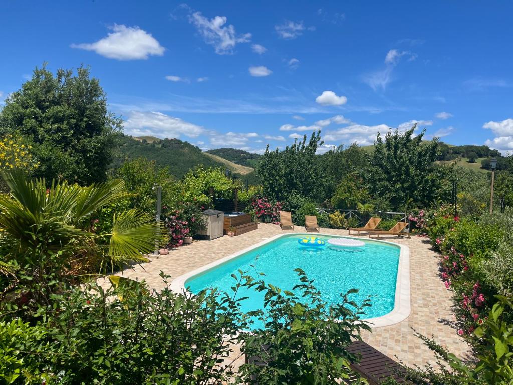 Basen w obiekcie Agriturismo La Valle Dimenticata lub w pobliżu