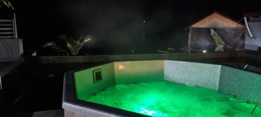 Bazén v ubytování Donau Resort nebo v jeho okolí