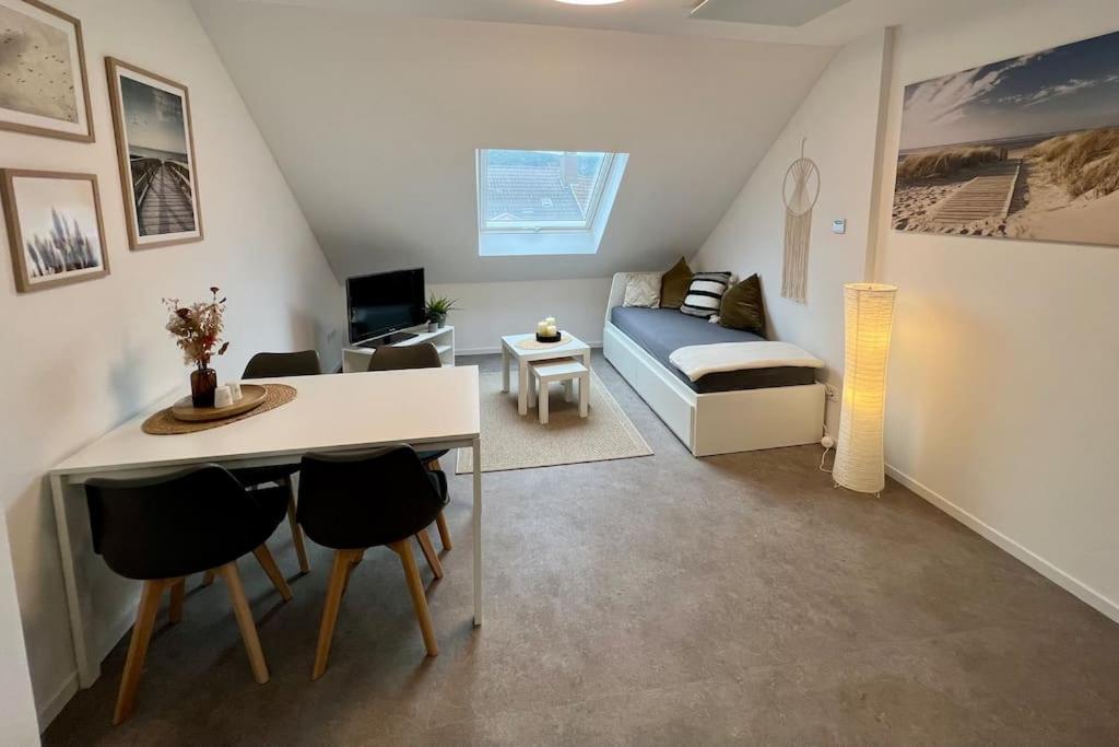 TV a/nebo společenská místnost v ubytování Ferien- Monteurwohnung 301 Diwo Dillingen