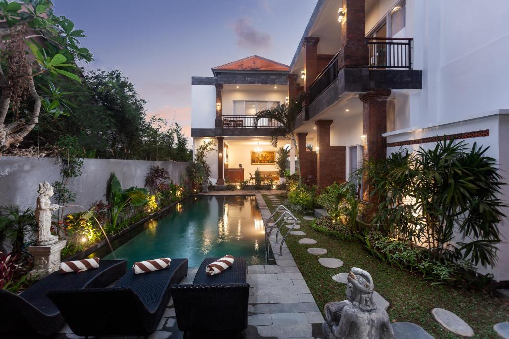 Bazén v ubytování Sujiwa Ubud Hotel & Villa nebo v jeho okolí