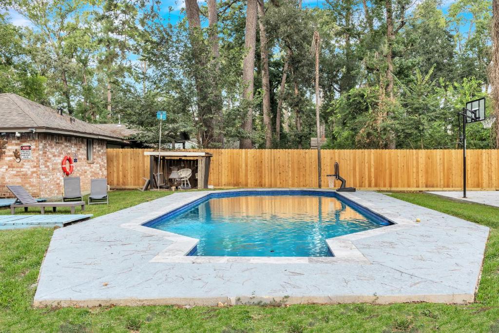 Bazén v ubytování Tranquil Escape with pool and casita. Pet ok. Spring TX nebo v jeho okolí