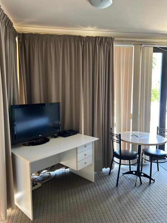 TV a/nebo společenská místnost v ubytování Ballina Motel