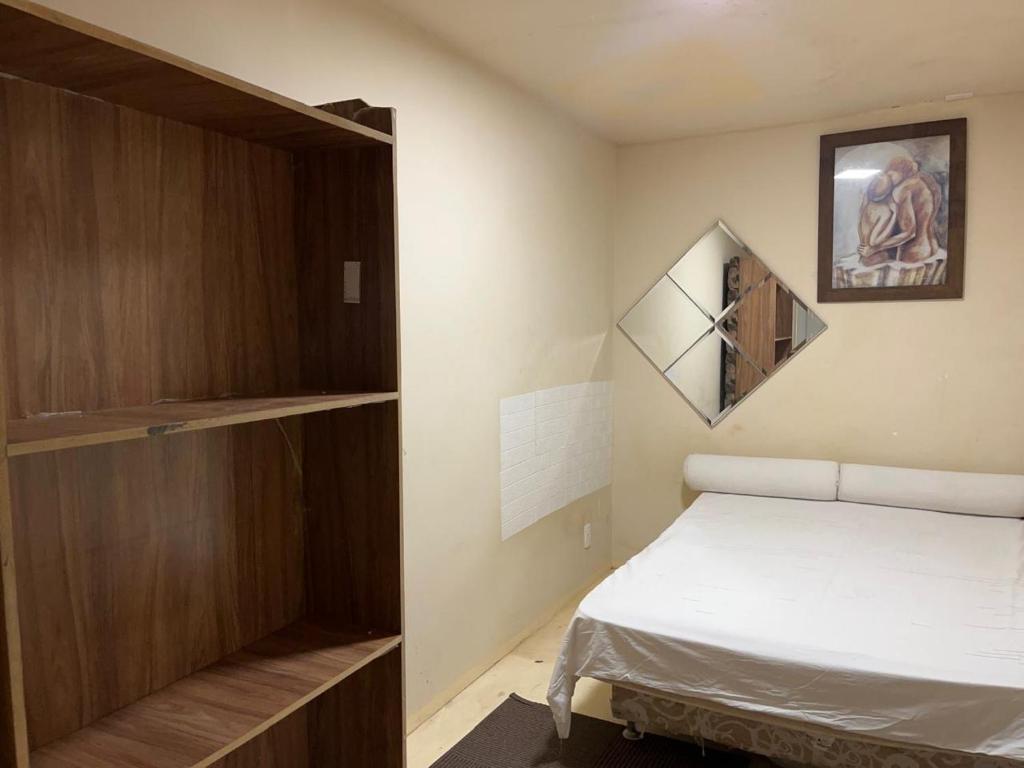 Postel nebo postele na pokoji v ubytování Quarto de casal em casa de vila