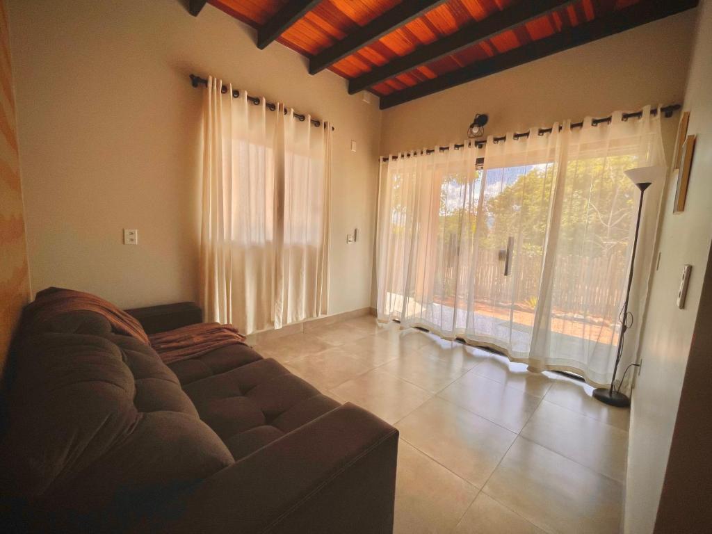 Posezení v ubytování Loft Baru, Romântico e amplo, com ar cond conforto e natureza - 4min do centro
