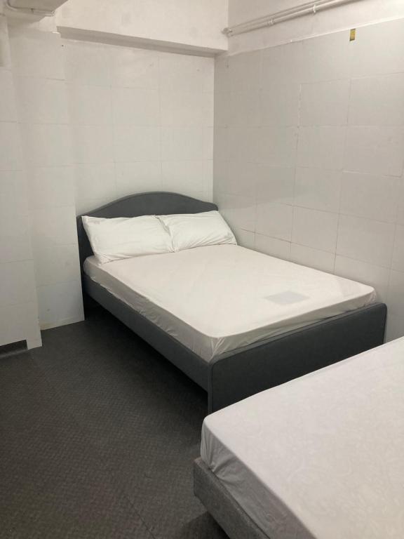 Postel nebo postele na pokoji v ubytování Ajit guest house