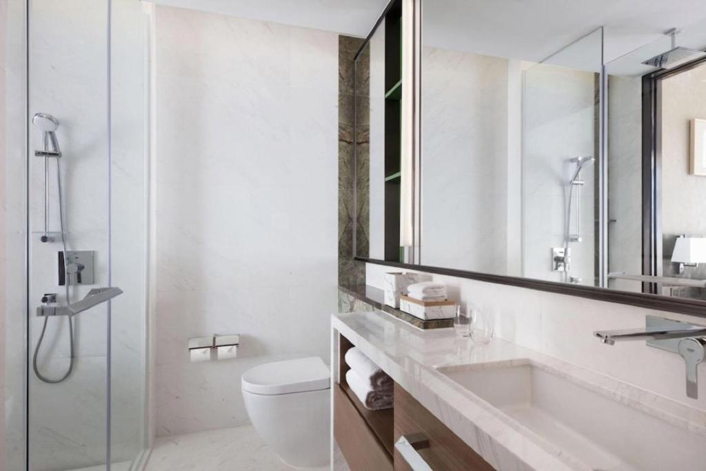 Koupelna v ubytování Sheraton Hong Kong Tung Chung Hotel
