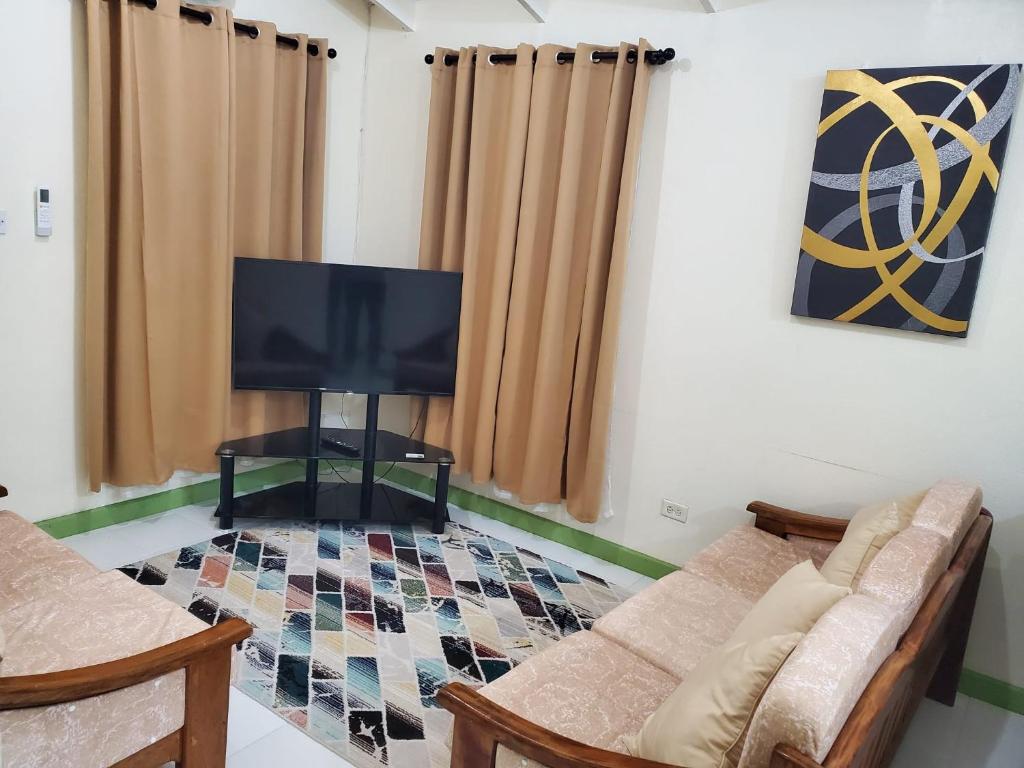 TV a/nebo společenská místnost v ubytování Belleview Cozy Cottage