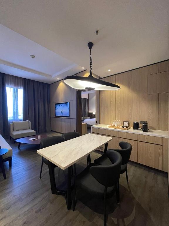 TV a/nebo společenská místnost v ubytování Courtyard by Marriott Melaka