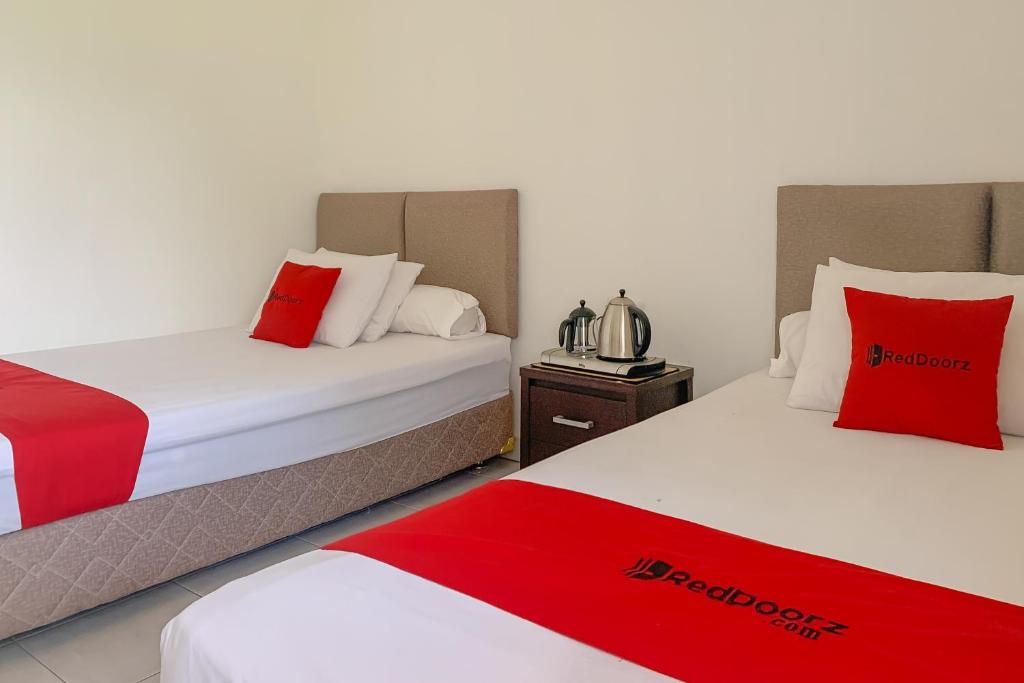RedDoorz Syariah at Kadungora Garut - Superior-Zweibettzimmer