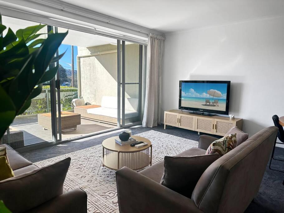 TV a/nebo společenská místnost v ubytování Unit 5 - Avoca Palms Resort - 3 bedroom apartment