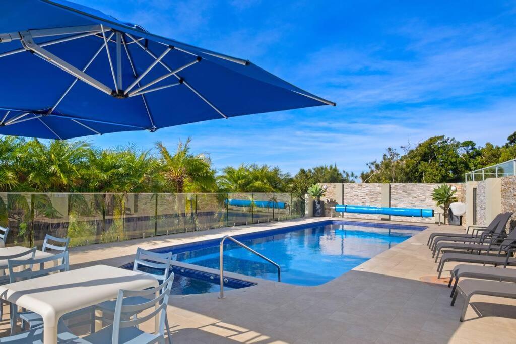 Bazén v ubytování Unit 5 - Avoca Palms Resort - 3 bedroom apartment nebo v jeho okolí