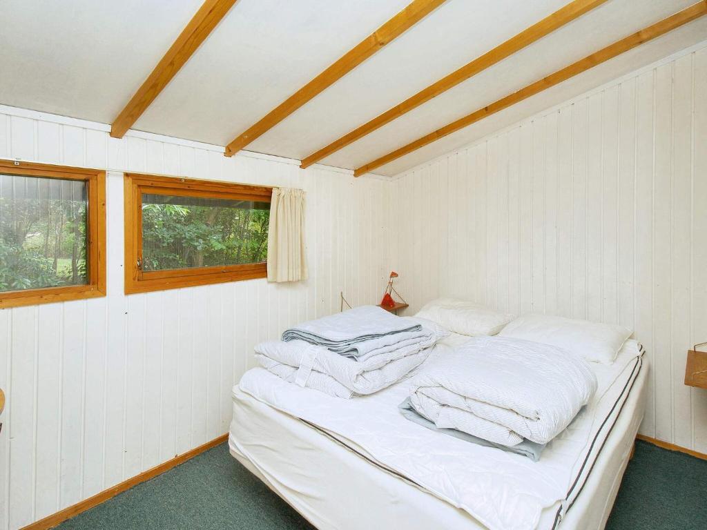 Postel nebo postele na pokoji v ubytování 4 person holiday home in Skibby-By Traum