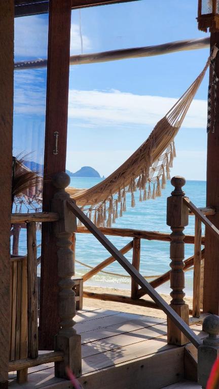 Castaway Beach Bungalows - 2