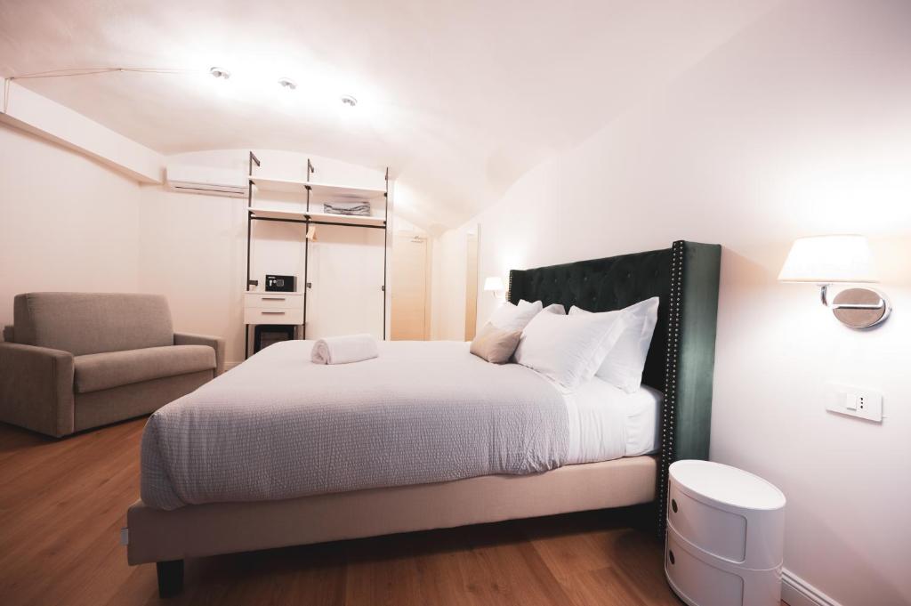 Postel nebo postele na pokoji v ubytování Carlo Felice Boutique Hotel