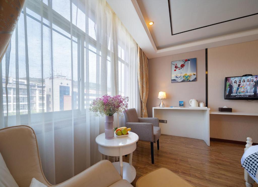TV a/nebo společenská místnost v ubytování 东玉楼大酒店Zhangjiajie Dong Yu Lou Hotel