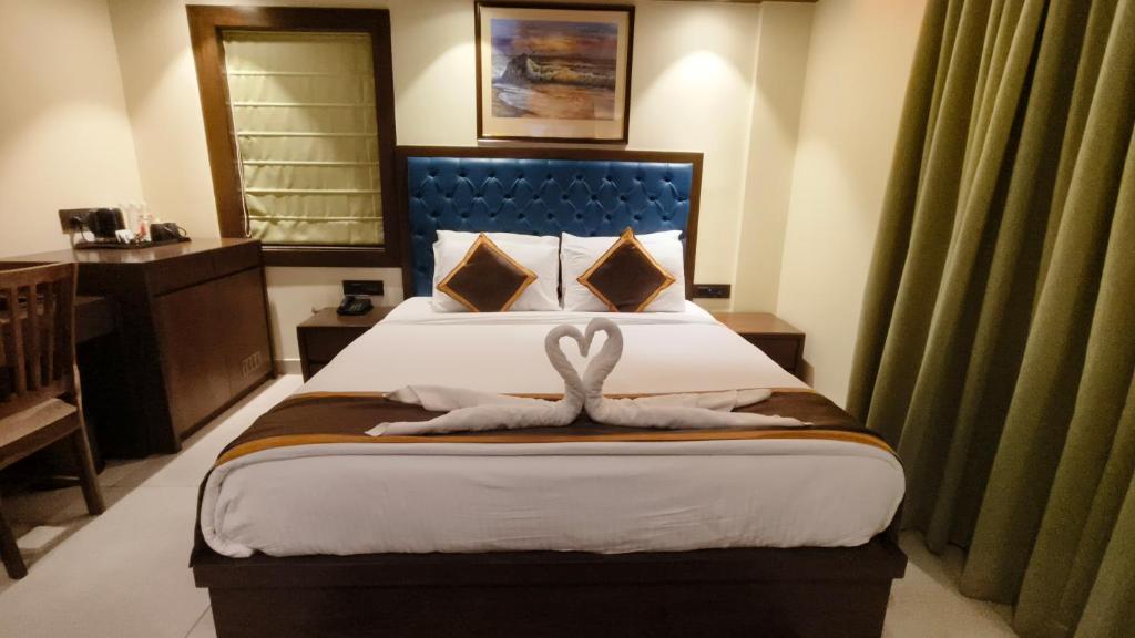 Postel nebo postele na pokoji v ubytování Luxury Amar Tree Resort