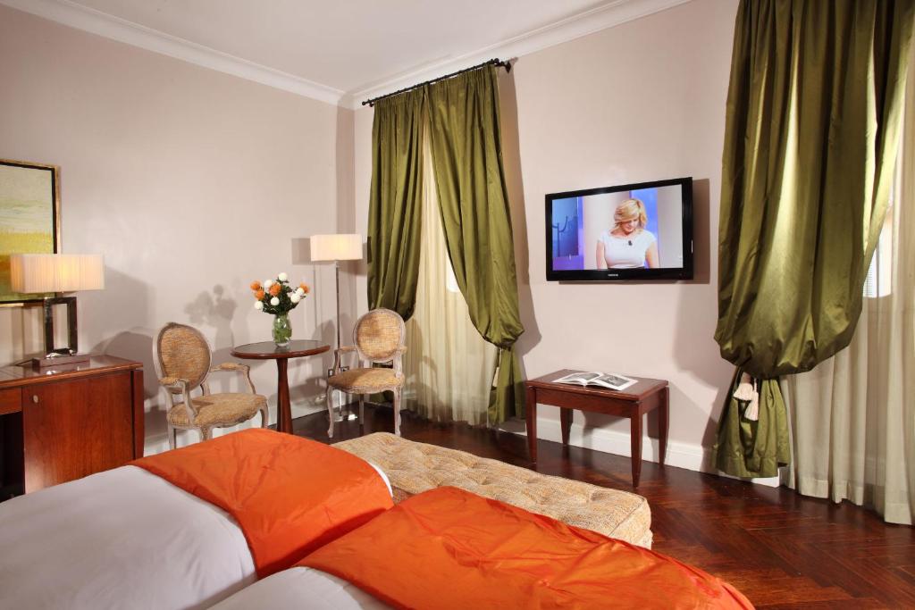 Łóżko lub łóżka w pokoju w obiekcie Vivaldi Luxury Rooms