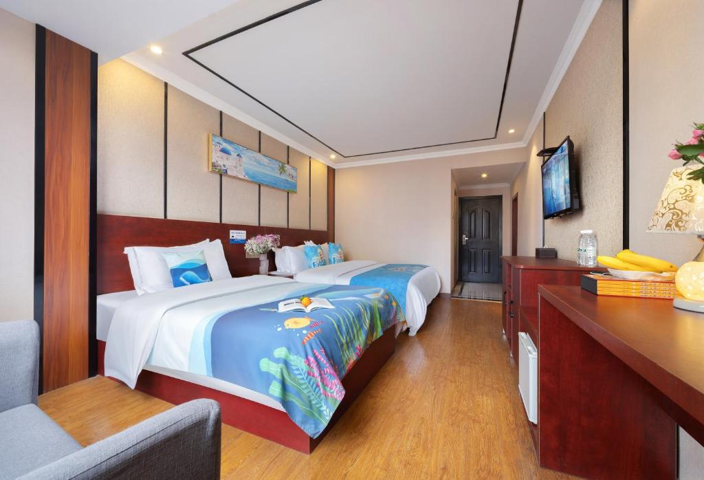 Postel nebo postele na pokoji v ubytování 东玉楼大酒店Zhangjiajie Dong Yu Lou Hotel