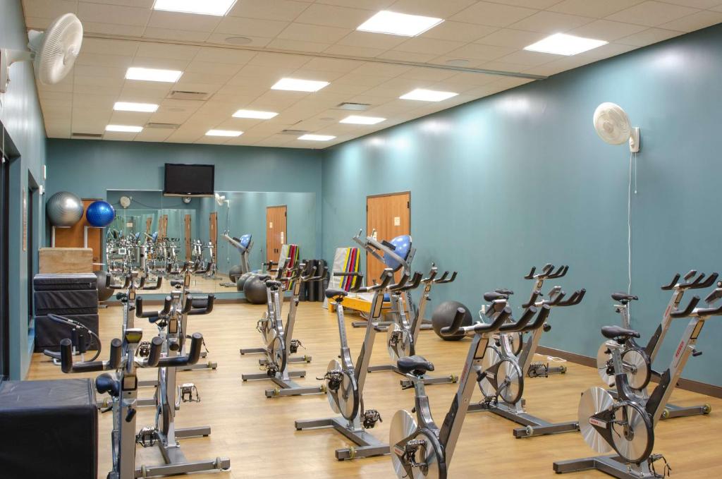 Fitness centrum a/nebo fitness zařízení v ubytování Cheyenne Mountain Resort, a Destination by Hyatt Hotels