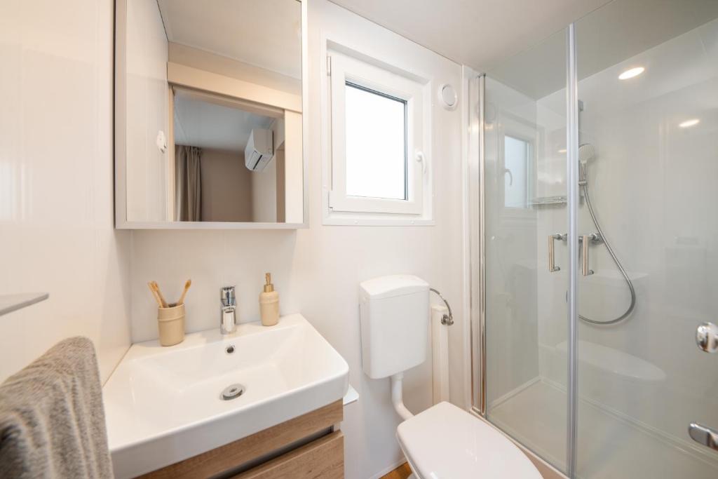 Koupelna v ubytování Mobile Homes Rapoća