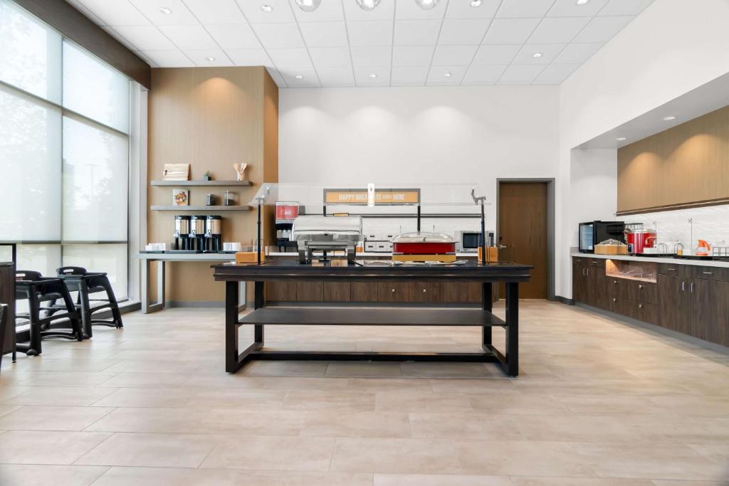 Hampton Inn & Suites Chicago Medical District Uic photo