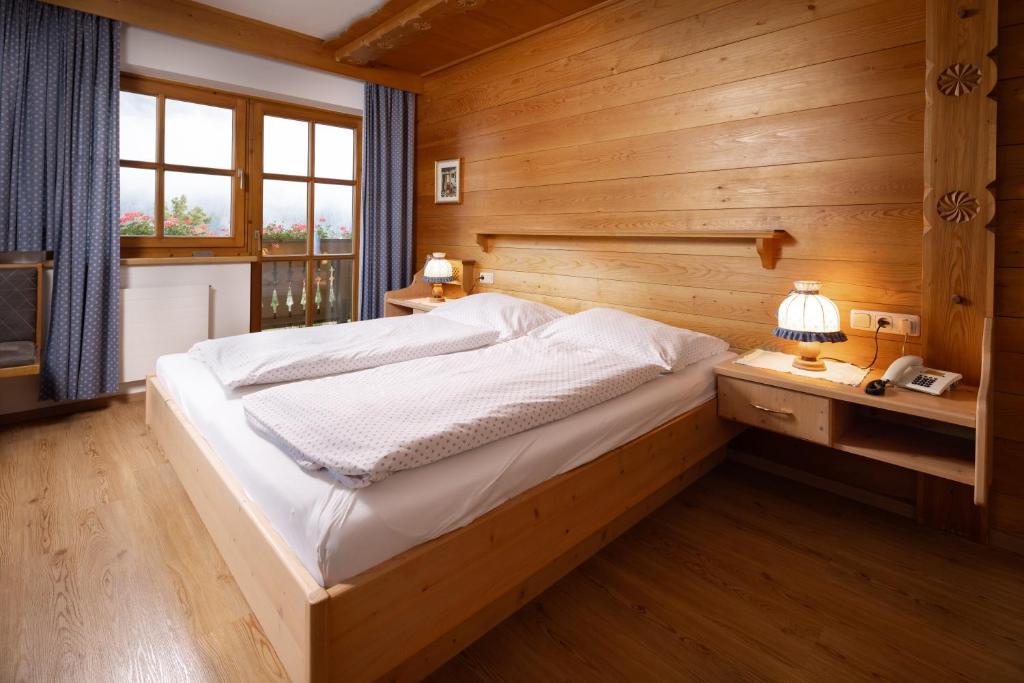 Postel nebo postele na pokoji v ubytování Gästehaus Vorderegger