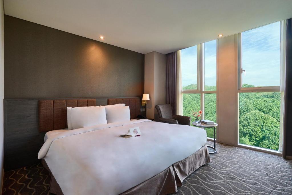 Postel nebo postele na pokoji v ubytování Hotel Square Ansan