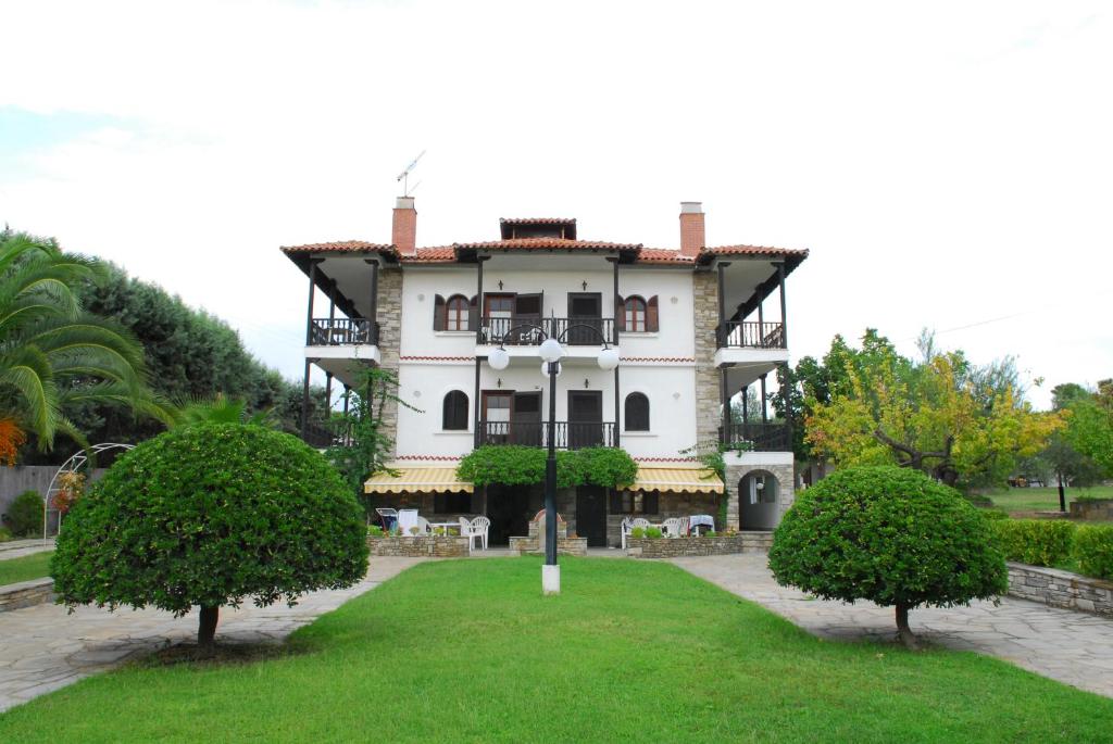 Сад в Elia Apartments Sithonia