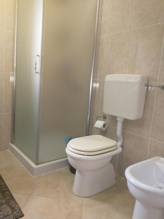 Koupelna v ubytování Carini house