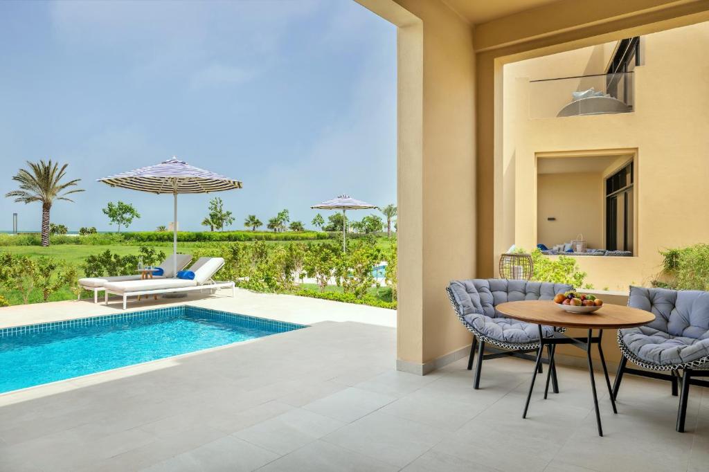 Πισίνα στο ή κοντά στο Sofitel Al Hamra Beach Resort
