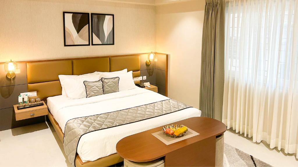 Postel nebo postele na pokoji v ubytování SIVANTA by BOMBAY GROUP OF HOTELS NAGPUR